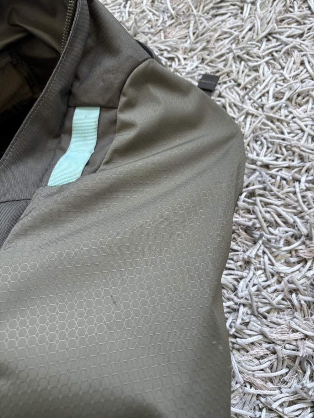 Fairview 70L Travel Backpack in Green Olive / Blue Authentic❤️ - Picture 6 of 12